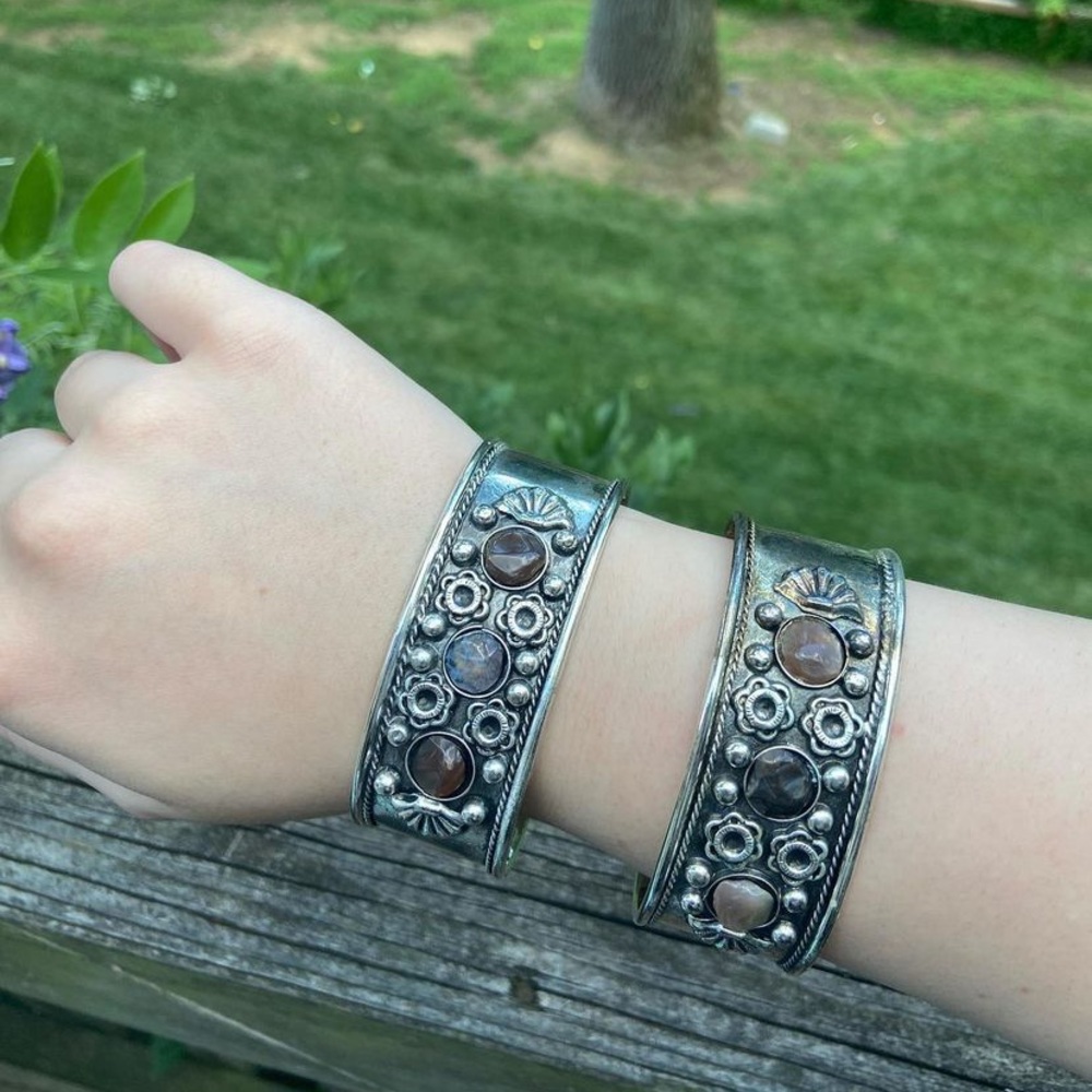 Silver tone 3 stone adjustable agate bangle bracelet